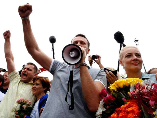 Пока в России гадают о подоплеке освобождения Алексея Навального, кое-кто на Западе предсказывает мрачное будущее всему протестному движению страны и подозревает власти в "циничной игре"