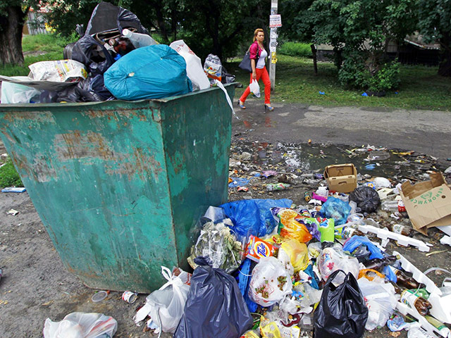Власти Сургута решили начать борьбу с мусором в неположенных местах  