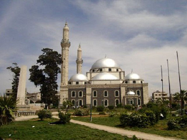 Представители базирующегося в Лондоне сирийского Наблюдательного совета по правам человека утверждают, что бойцы сирийских правительственных войск полностью разрушили в городе Хомсе религиозный комплекс, названный в честь известного сподвижника пророка Му