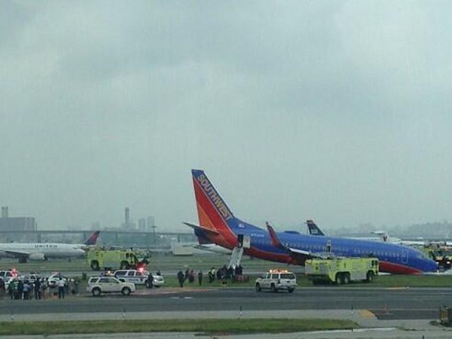 В нью-йоркском международном аэропорту Ла-Гуардия совершил жесткую посадку "Boeing 737" региональной авиакомпании Southwest Airlines, следовавший из Нэшвила (штат Теннесси)