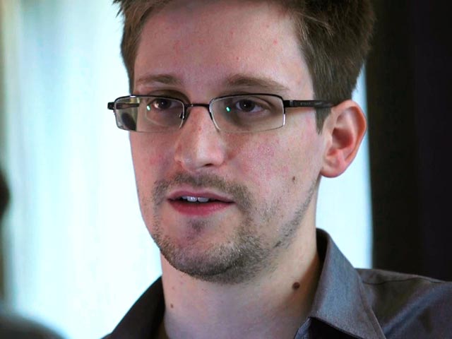 В среду экс-сотрудник спецслужб США Эдвард Сноуден может покинуть транзитную зону аэропорта "Шереметьево", где находится с момента прибытия в Москву из Гонконга 23 июня