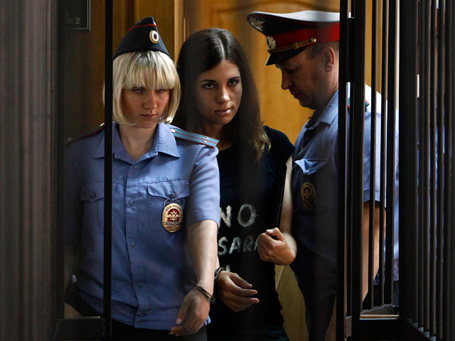 Верховный суд Мордовии в пятницу признал законным отказ в условно-досрочном освобождении осужденной участницы группы Pussy Riot Надежды Толоконниковой