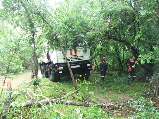 21 июля людей в Лазовском районе, которые из-за поднявшейся воды не могли самостоятельно покинуть место отдыха, успешно переправили через реку