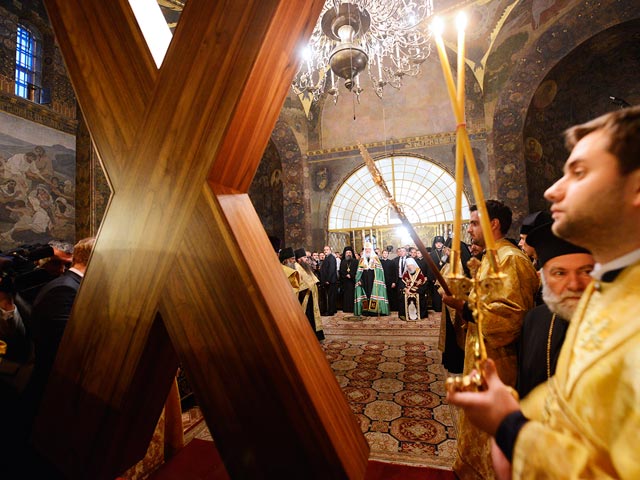 Крест Андрея Первозванного прибыл в Киев в сопровождении патриархов