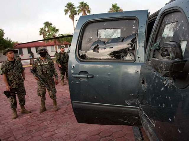В Мексике наркомафия расстреляла вице-адмирала с женой и офицерами, устроив засаду на дороге