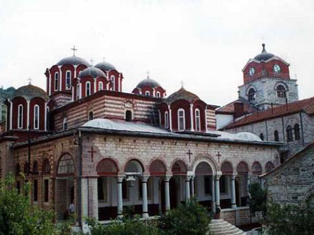 Древний монастырь уже более сорока лет не подчиняется официальным церковным властям и враждует с Константинопольским (Вселенским) патриархатом