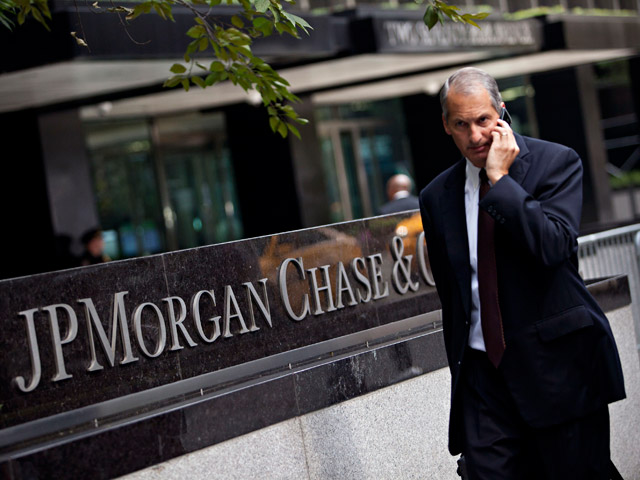 Крупнейший по активам банк США JP Morgan Chase согласился выплатить 410 млн долларов в ходе внесудебного урегулирования обвинений в манипулировании ценами на электроэнергию