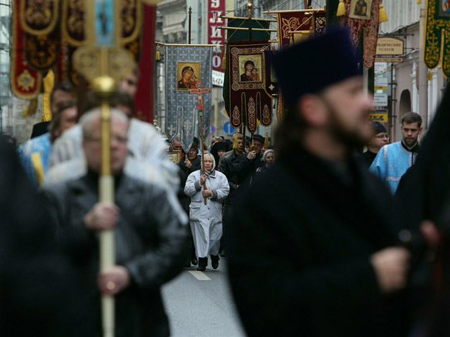 Кроме того, от Казанского собора по Невскому проспекту пройдет крестный ход с выносом мощей святого