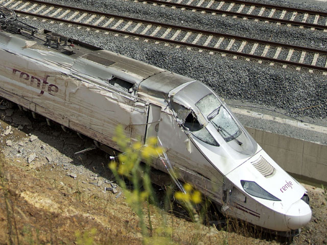 Машинист сошедшего с рельсов испанского поезда разговаривал по телефону на скорости 192 км/ч
