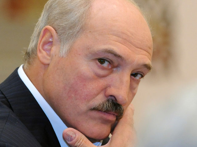 Президент Белоруссии Александр Лукашенко вслед за российским коллегой Владимиром Путиным отличился на рыбалке
