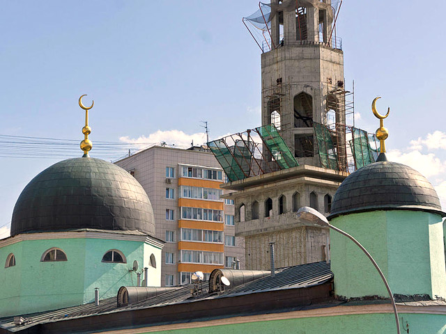 В этом году мусульмане в Москве отметят один из главных своих праздников - Праздник разговения (Ураза-байрам) - на четырех дополнительных площадках вне мечетей