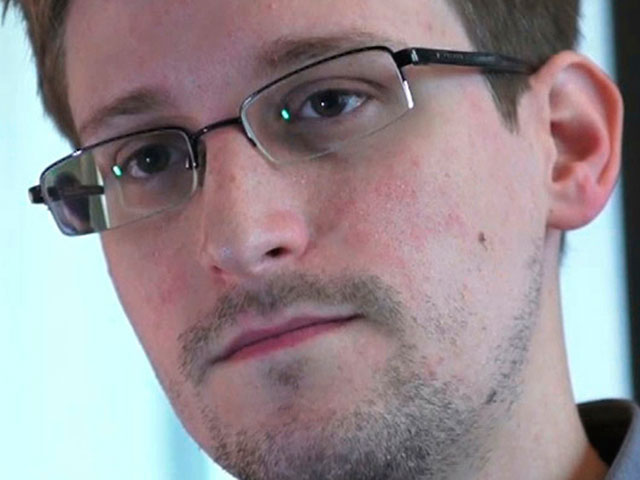 Россия обустраивает временного беженца Сноудена, а эксперты догадались о причинах ее решения