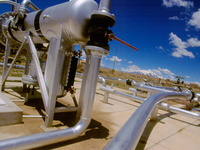 Боливия заключила с "Газпромом" и французской компанией Total соглашение об освоении крупнейшего из нераспределенных перспективных участков газодобычи в этой стране