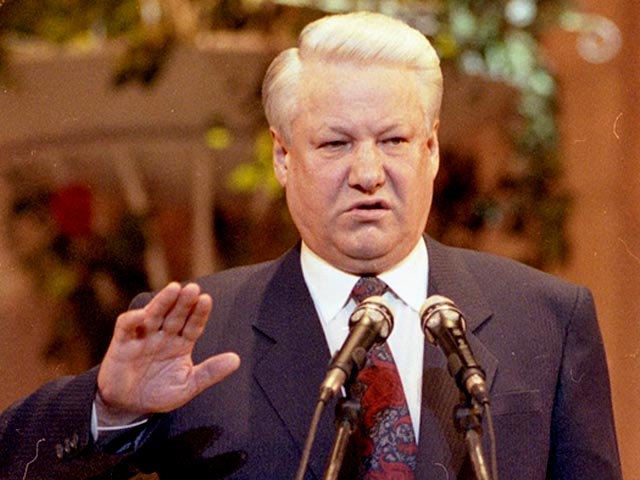 В память о Борисе Ельцине в Таллине установят барельеф