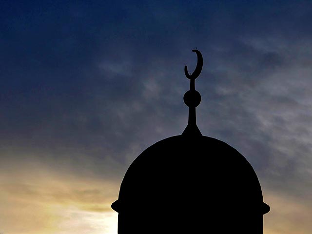 Мусульмане России и других стран в субботу после захода солнца начнут отмечать один из самых значимых периодов поста Рамадан - Ночь могущества и предопределения (Лайлат аль-Кадр)