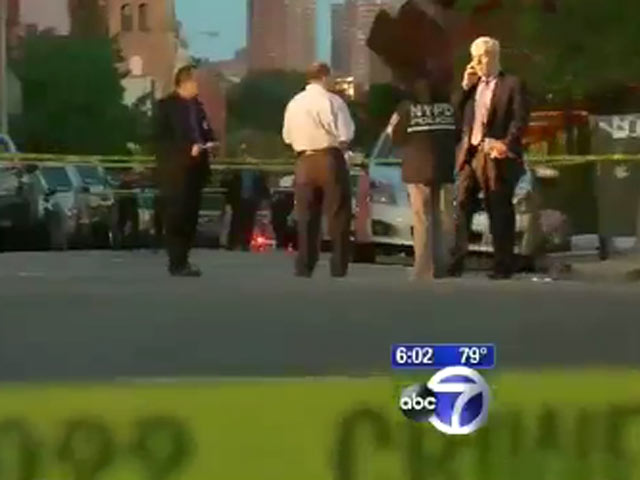 Сотрудник полиции убил вооруженного подростка при попытке задержать его на улице в Нью-Йорке