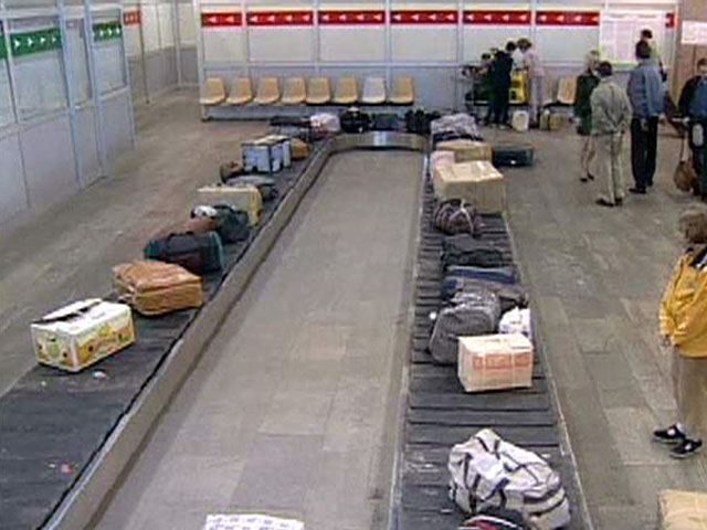 В московском аэропорту "Шереметьево" возникли проблемы багажной системой: из-за сбоя в программном обеспечении с вечера 2 августа больше суток в терминале D не удавалось справиться с потоком сумок и чемоданов авиапассажиров