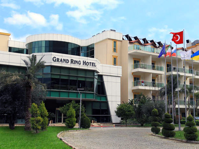 Несколько десятков российских туристов отравились на турецком курорте Кемер