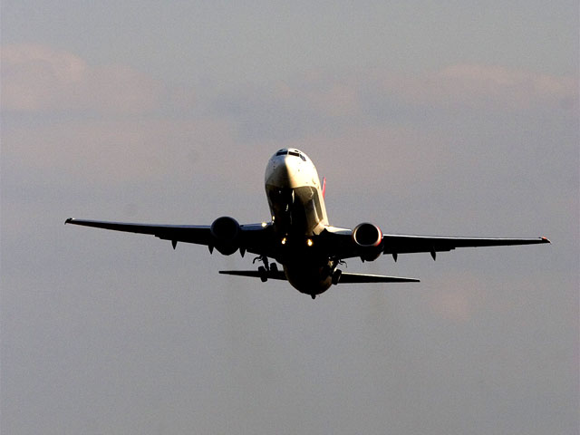 Пассажирский самолет Boeing 737 южнокорейской авиакомпании Korean Air выехал за пределы взлетно-посадочной полосы в ходе посадки в аэропорту японского города Ниигата