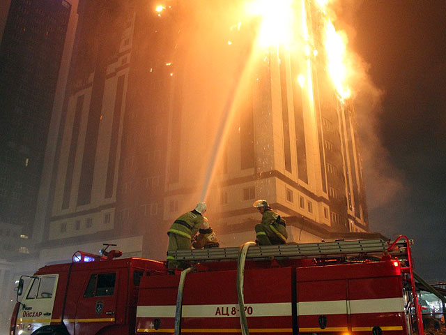 Пожар в столице Чечни, где в апреле сгорел небоскреб "Олимп" (теперь уже "Феникс") комплекса "Грозный-Сити", произошел по вине механика