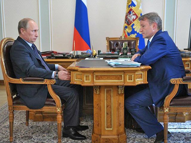 Президент России Владимир Путин встретился с главой "Сбербанка" Германом Грефом и обсудил с ним способы снижения банковской кредитной ставки