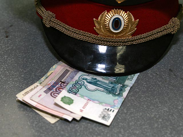 Правоохранительные органы, занимающиеся расследование июльского инцидента на Матвеевском рынке, где торговцы избили полицейского, возбудили еще одно уголовное дело в отношении стража порядка