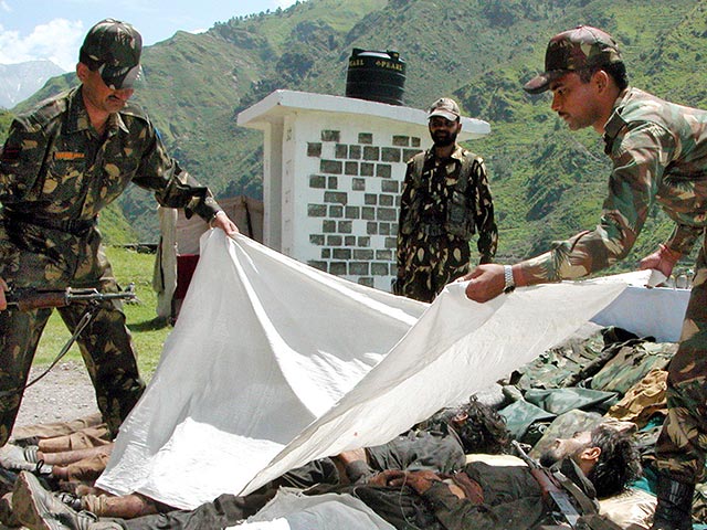 Пятеро индийских солдат были убиты во вторник в округе Пунч в северном индийском штате Джамму и Кашмир близ линии контроля, разделяющей индийскую и пакистанскую части Кашмира