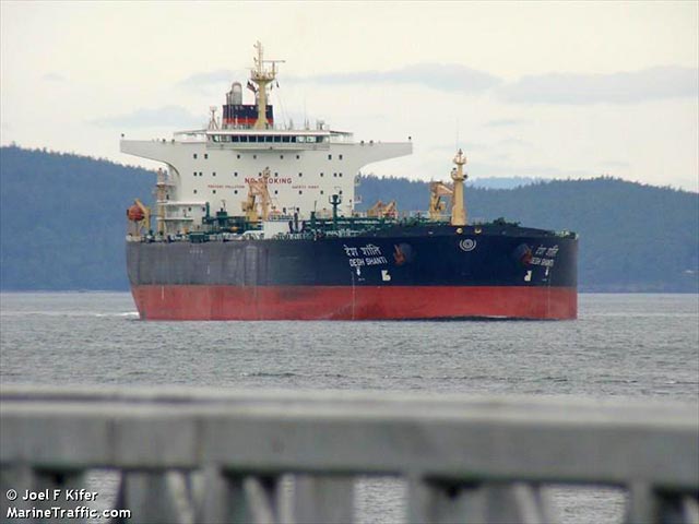 Утечка нефти произошла из индийского танкера. По данным Gulf-Daily-News, экипаж судна не предпринимал никаких действий против разлития, игнорируя предупреждения местных властей