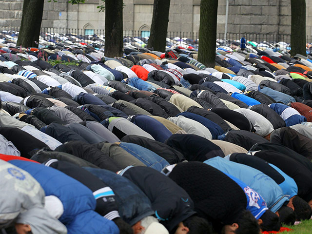 До 18 августа в Москве введены повышенные меры безопасности проведения массовых мероприятий в связи с празднующимся 8 августа Ураза-байрамом - одним из самых больших мусульманских праздников