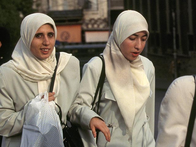 Власти Франции готовятся рассмотреть законопроект, запрещающий ношение хиджабов в университетах и других высших учебных заведениях