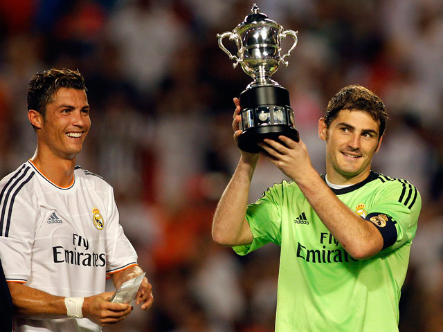 Дубль Криштиану Роналду (на фото - слева) принес "Реалу" победу над "Челси"