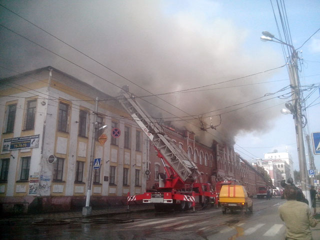 В Кирове потушили пожар в крупном торговом центре
