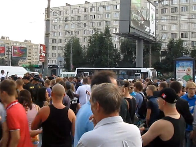 В Санкт-Петербурге прошел несанкционированный народный сход, посвященный борьбе с "этнотерорром"