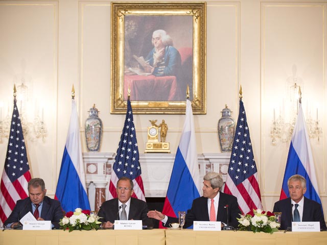 Пауза в отношениях между США и Россией, которую рекомендовал взять Барак Обама, может привести к тому, что прежде "президентские" вопросы будут решать министры