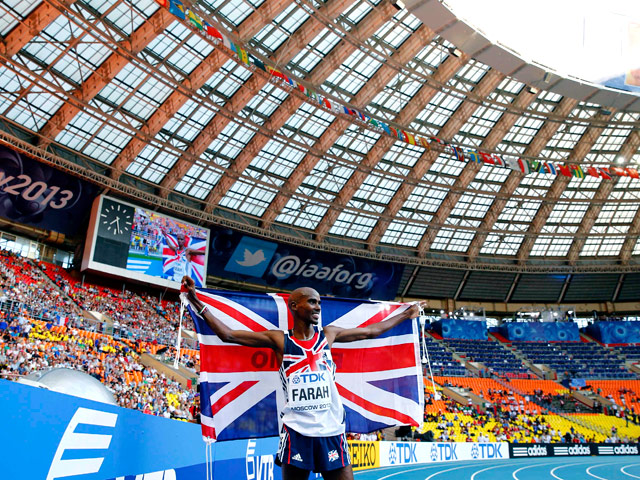 На чемпионате мира по легкой атлетике в Москве были разыграны медали в беге на 10 000 м. Золото мирового первенства выиграл британец Мо Фара, пробежавший дистанцию за 27 мин. и 21,71 сек