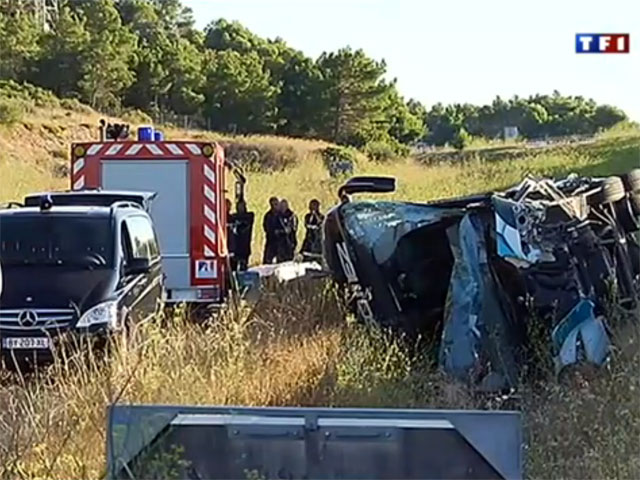 В автокатастрофе на юге Франции, где в кювет съехал автобус с четырьмя десятками пассажиров, пострадали трое граждан России