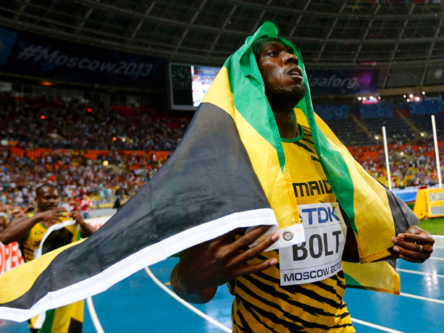 Ямайский спринтер Усэйн Болт стал обладателем золотой медали в забеге на 100 м на московском чемпионате мира по легкой атлетике