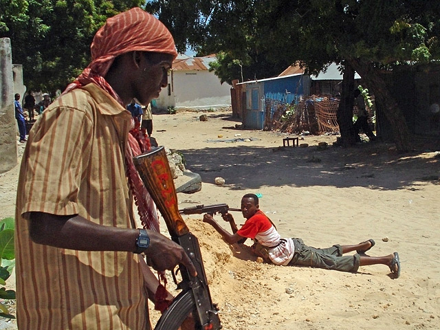 Пираты из "Аль-Шабаб" атаковали склад в Сомали, где находилась гуманитарная помощь