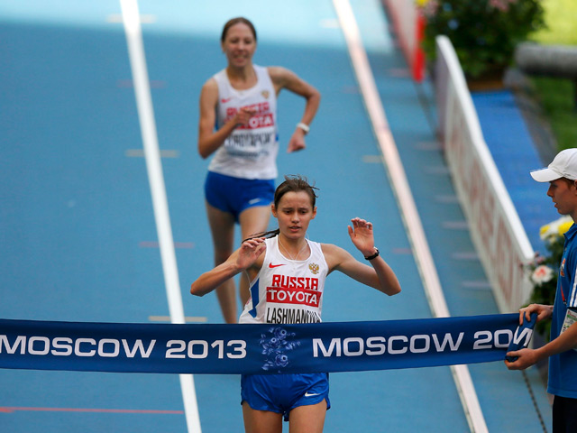 Олимпийская чемпионка Елена Лашманова выиграла золотую медаль чемпионата мира по легкой атлетике в ходьбе на 20 км