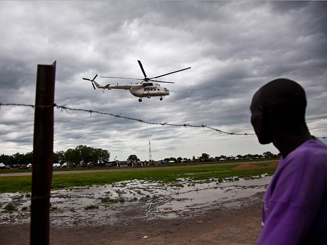 Повстанцы в суданском регионе Дарфур захватили вертолет Ми-8, зафрахтованный некой российской компанией и работавший по контракту с миссией миротворцев ООН