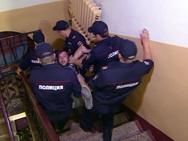 Кремлевский аноним объяснили, кто разрешил "распил двери" в квартире "братьев Навального"