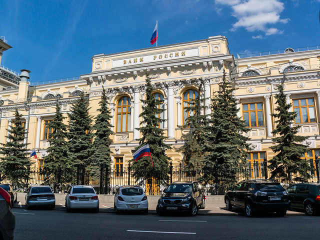 ЦБ снова озаботился утечкой капитала через банки союзных Белоруссии и Казахстана