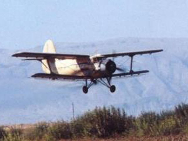 В Якутии совершил аварийную посадку самолет Ан-2, на борту которого находились 11 человек, после чего полностью сгорел