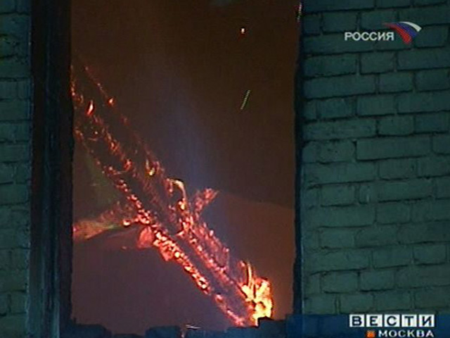 В воскресенье днем в полицию поступило сообщение о пожаре в одном из жилых домов в Ватутинках на территории "новой Москвы"