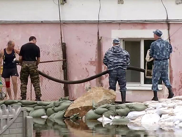 Войска Восточного военного округа развернули пять пунктов очистки воды в охваченном наводнениями Приамурье