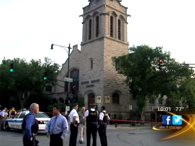 В Чикаго у баптистской церкви расстреляли группу людей: один погиб, четверо получили ранения. Полиция считает, что это разборки местных бандитов
