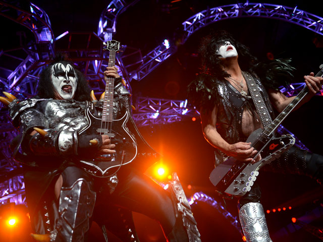 Легендарная нью-йоркская рок-группа Kiss создала собственную команду по американскому футболу для закрытых помещений