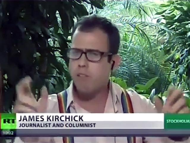 Американский журналист и открытый гей Джеймс Керчик выразил протест против действующего в России закона о гей-пропаганде в прямом эфире телеканала Russia Today, игнорируя вопросы ведущей