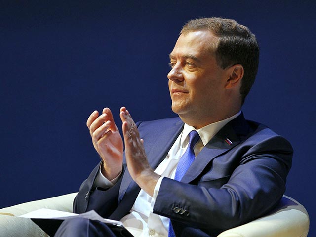 Глава правительства России Дмитрий Медведев не позднее середины декабря получит автоматизированную систему "Электронный подарочный фонд правительства Российской Федерации"