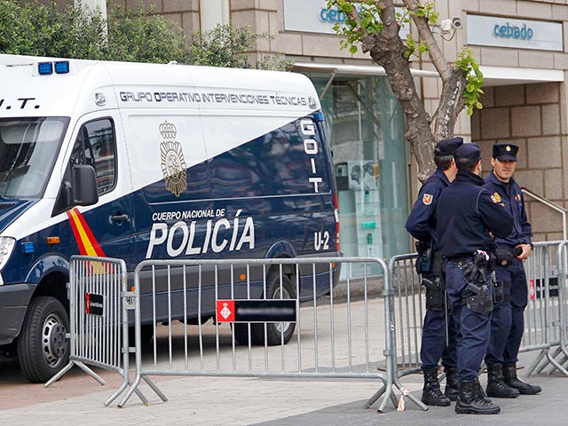 В Испании сотрудники полиции задержали предполагаемого убийцу российского гражданина Александра М., найденного в минувшую субботу с ножевыми ранениями в пригороде Мадрида Фуэнлабрада